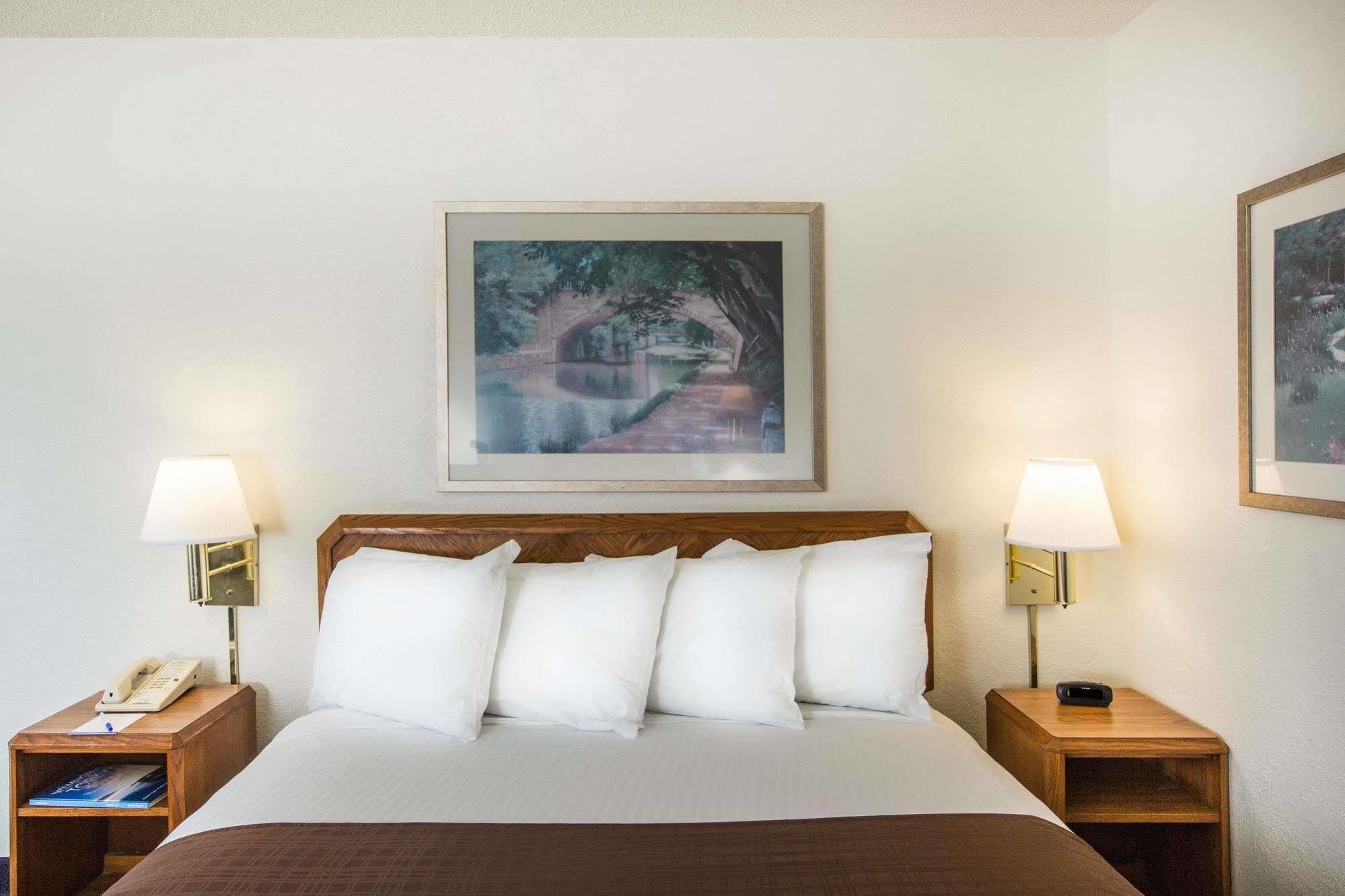 Baymont By Wyndham Wilmington Hotel Exterior foto