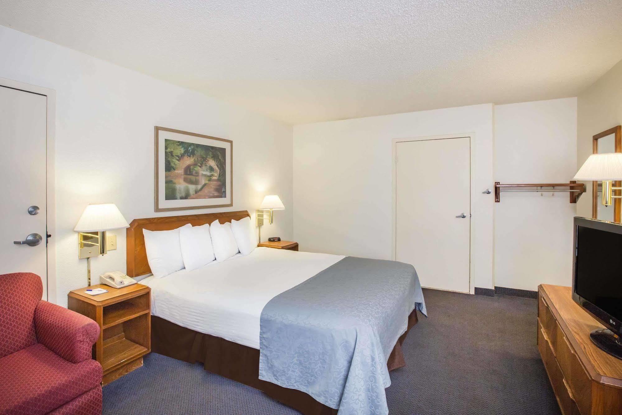 Baymont By Wyndham Wilmington Hotel Exterior foto