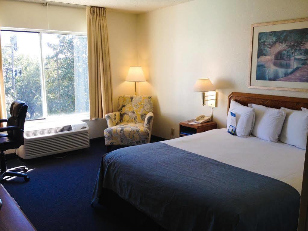Baymont By Wyndham Wilmington Hotel Exterior foto