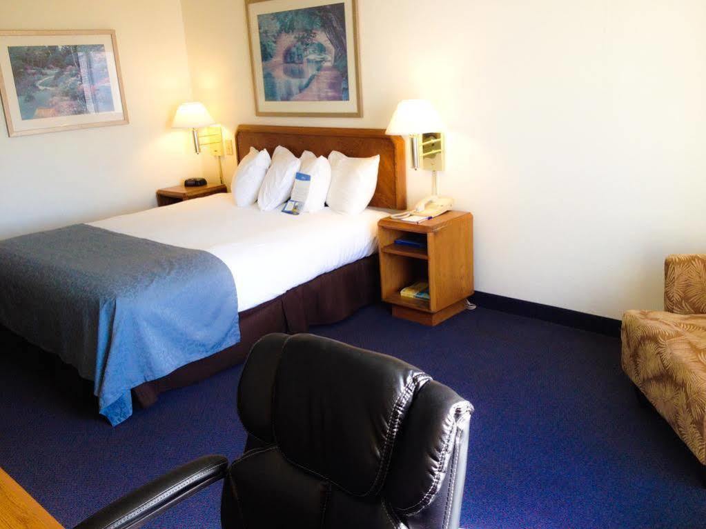 Baymont By Wyndham Wilmington Hotel Exterior foto